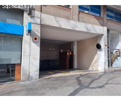 ¡Excelente Oportunidad de Inversión! 3 Plazas de Parking en la Calle Entenza/Josep Tarradellas