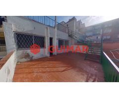 ADOSADO EN VENTA PARA REFORMAR CON GARAJE  EN GAVA