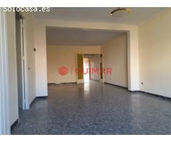 ADOSADO EN VENTA PARA REFORMAR CON GARAJE  EN GAVA