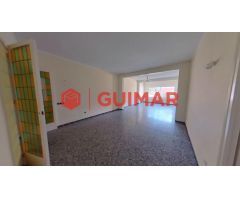 ADOSADO EN VENTA PARA REFORMAR CON GARAJE  EN GAVA