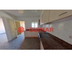 ADOSADO EN VENTA PARA REFORMAR CON GARAJE  EN GAVA