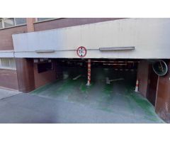 ¡Plaza de garaje en venta en Psje Campos Elíseos, Barcelona!