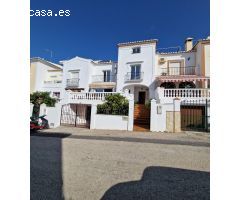 Amplia Casa Adosada con Piscina Privada, Garaje y Terraza en la Azotea – Cerca del Centro de Nerja