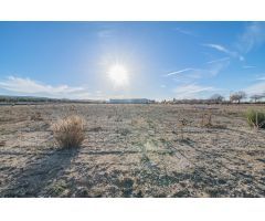 VENTA DE UNA PARCELA INDUSTRIAL EN EL POLIGONO TECNOLOGICO DE ESCUZAR DE 35.000 M2
