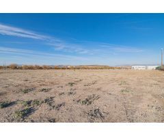 VENTA DE UNA PARCELA INDUSTRIAL EN EL POLIGONO TECNOLOGICO DE ESCUZAR DE 35.000 M2