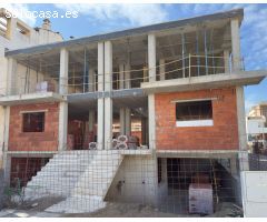 CASA AMPLIA CON SOTANO EN EL VIAL DE CHURRIANA - OBRA NUEVA