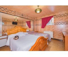 ENCANTADORA CASA RÚSTICA DE 3 PLANTAS CON PATIO Y TERRAZA, ¡LISTA PARA ENTRAR A VIVIR!