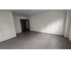 PISO CON ASCENSOR , BUENA FACHADA Y PATIO SUPER GRANDE