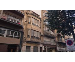 EDIFICIO DE TRES PLANTA mas  TERRAZA
