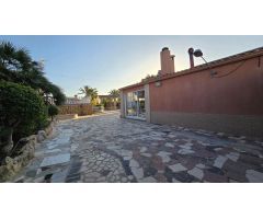 CHALET CON PISCINA A UN PASO DE  ELCHE