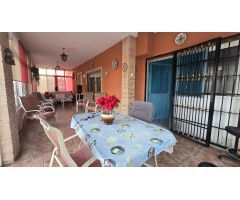 CHALET CON PISCINA A UN PASO DE  ELCHE