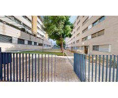VIVIENDA PRÓXIMA A VIAL NORTE CON 3 DORM., BAÑO, ASEO, PISCINA, PISTA DE PADEL, COCHERA y TRASTERO!