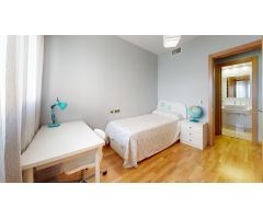 VIVIENDA PRÓXIMA A VIAL NORTE CON 3 DORM., BAÑO, ASEO, PISCINA, PISTA DE PADEL, COCHERA y TRASTERO!