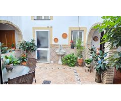 EXCLUSIVA CASA DE TRES PLANTAS EN EL CORAZÓN DE CÓRDOBA