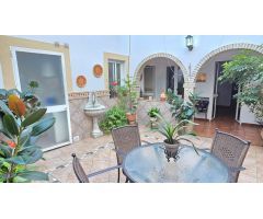 EXCLUSIVA CASA DE TRES PLANTAS EN EL CORAZÓN DE CÓRDOBA