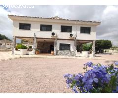 VENTA DE  VILLA DE LUJO EN ASPE