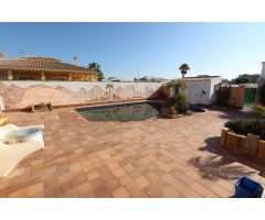 Chalet en Venta en La Marina, Alicante