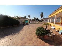 Chalet en Venta en La Marina, Alicante