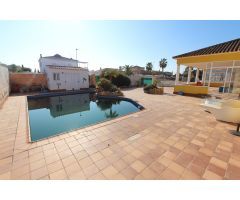 Chalet en Venta en La Marina, Alicante