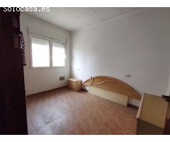 Fantástico local comercial planta baja con varias dependencias, donde se incluyen dos apartamentos.