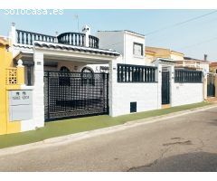 Fantástico adosado con maravillosas vistas al paisaje en Urbanización La Marina, Alicante