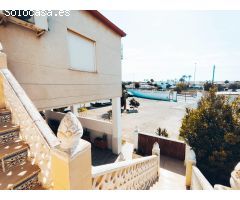 Fantástica parcela con casa dividida en varios inmuebles independientes en Urbanización La Marina