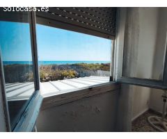Fantástica casa con terreno y preciosas vistas al mar a pie de playa en Guardamar del Segura