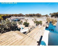 Fantástica casa con terreno y preciosas vistas al mar a pie de playa en Guardamar del Segura