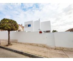 Exclusivo chalet independiente en la urbanización La Marina, Alicante, Costa Blanca