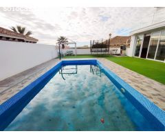 Exclusivo chalet independiente en la urbanización La Marina, Alicante, Costa Blanca