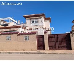 Fantástico semiadosado en la Urbanización La Marina, Alicante, Costa Blanca