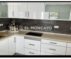 Fantástico chalet independiente con piscina propia en la lujosa urbanización de La Marina