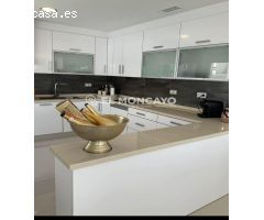 Fantástico chalet independiente con piscina propia en la lujosa urbanización de La Marina