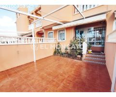 Fantástico chalet adosado con vistas a la laguna rosa de Torrevieja, Alicante, Costa Blanca