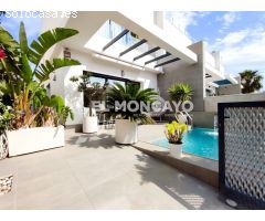 Fantástico chalet independiente con piscina privada en Villamartín- Orihuela Costa, Alicante