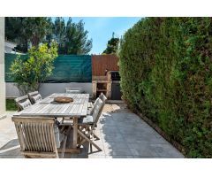 Elegancia, luz natural y privacidad en chalet pareado con jardín y piscina en Pla de Sa Coma