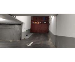 VENTA GARAJE EN MIRIBILLA COCHE MEDIANO