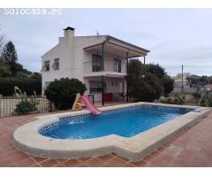 CHALET DE DOS PLANTAS EN AVENIDA DE LOS PATOS EN BUSOT