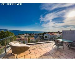 ESPECTACULAR VILLA PAREADA CON INCREÍBLES VISTAS Y PISCINA CLIMATIZADA A LA VENTA EN SANXENXO