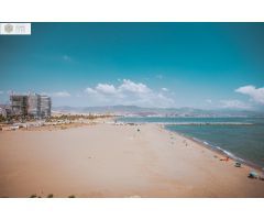 PRECIOSO PISO REFORMADO EN PRIMERA LÍNEA DE PLAYA