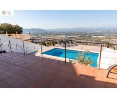 IMPRESIONANTE CHALET EN ALHAURIN DE LA TORRE