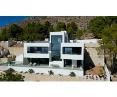 VILLA DE LUJO DISPONIBLE EN LA SIERRA DE ALTEA AMUEBLADA Y DECORADA