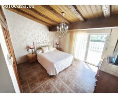 Fantástico chalet de cuatro dormitorios con piscina en parcela en el barrio de Villafranqueza
