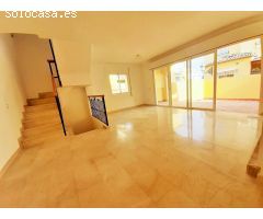 VILLA PAREADA SIN MUEBLES DE 4 DORMITORIOS EN EL CENTRO DE ESTEPONA.