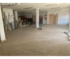 Local y dos pisos en venta en Estepona
