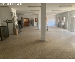 Local y dos pisos en venta en Estepona