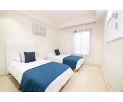 Increíble apartamento primera línea de playa con vistas al mar | Cabanillas Real Estate