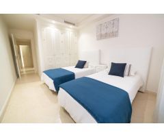 Increíble apartamento primera línea de playa con vistas al mar | Cabanillas Real Estate