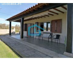 Chalet con piscina en venta en Ribadumia...