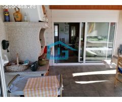 Chalet con piscina en venta en Ribadumia...